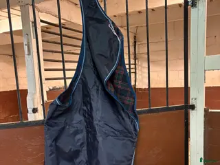 Täcken hästutrustning till salu: Ridtäcke med reflex i Alingsås - Annons 3