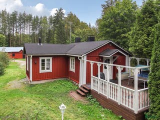 hästgårdar till salu: Charmigt timmerhus från 1800-talet med stall i Söderkulla - Annons 5