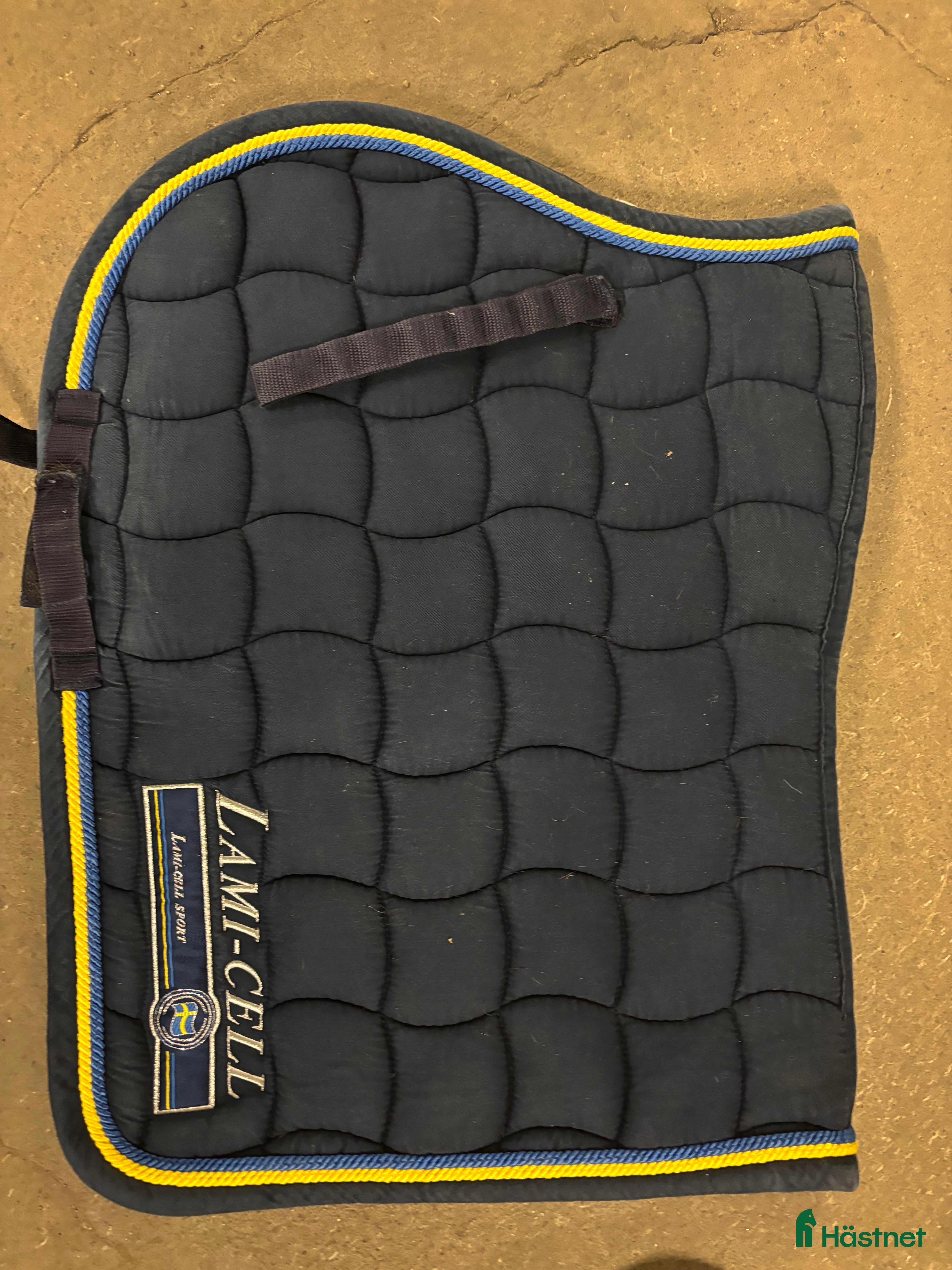 Schabrak & Vojlockar hästutrustning till salu: Lambi-cell Sverige flagga shabrak i Stockholm - Annons 5