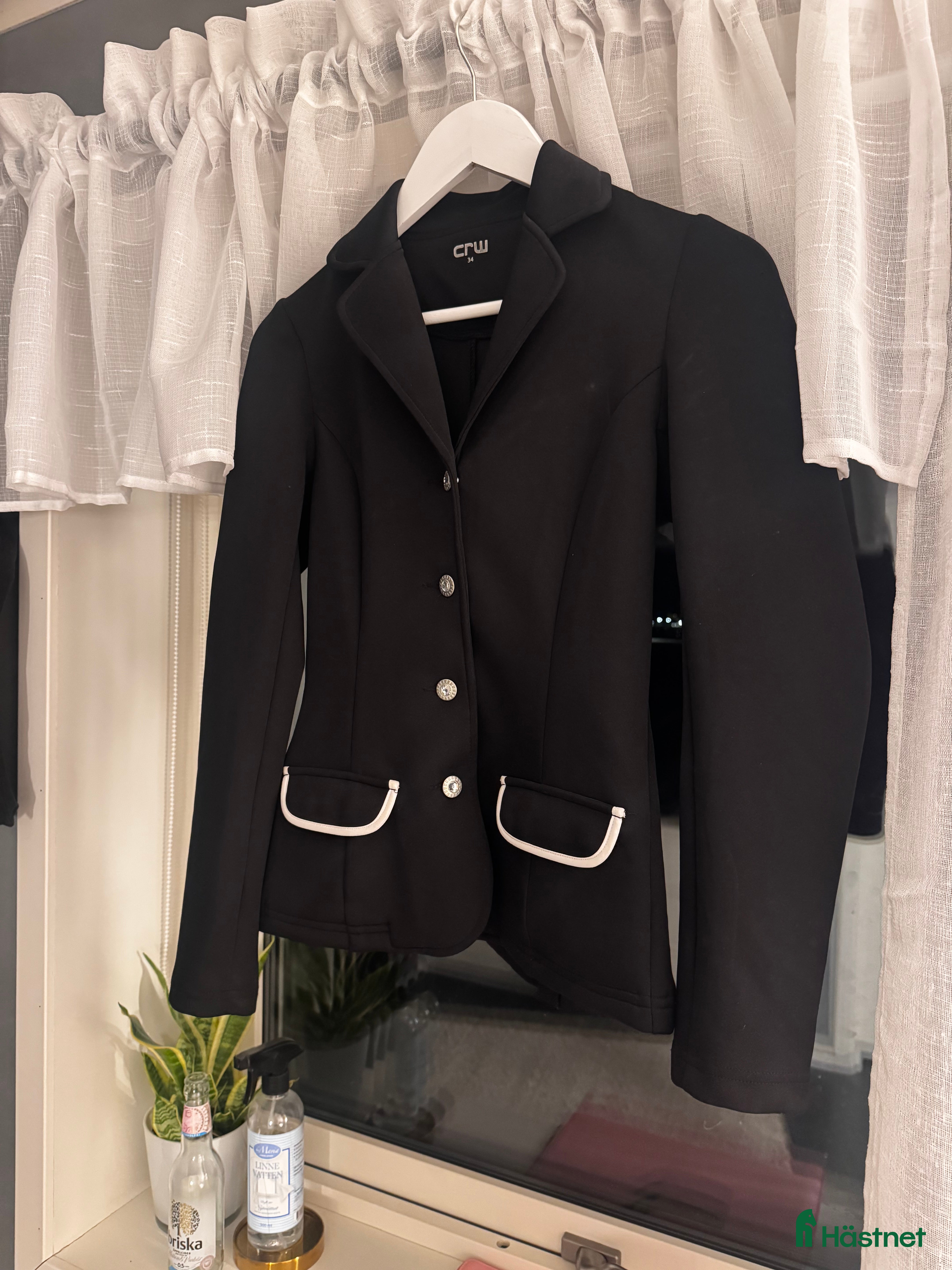 Jackor & Kavajer ryttarutrustning till salu: Fin kavaj från Crw💕 i Vinberg - Annons 7