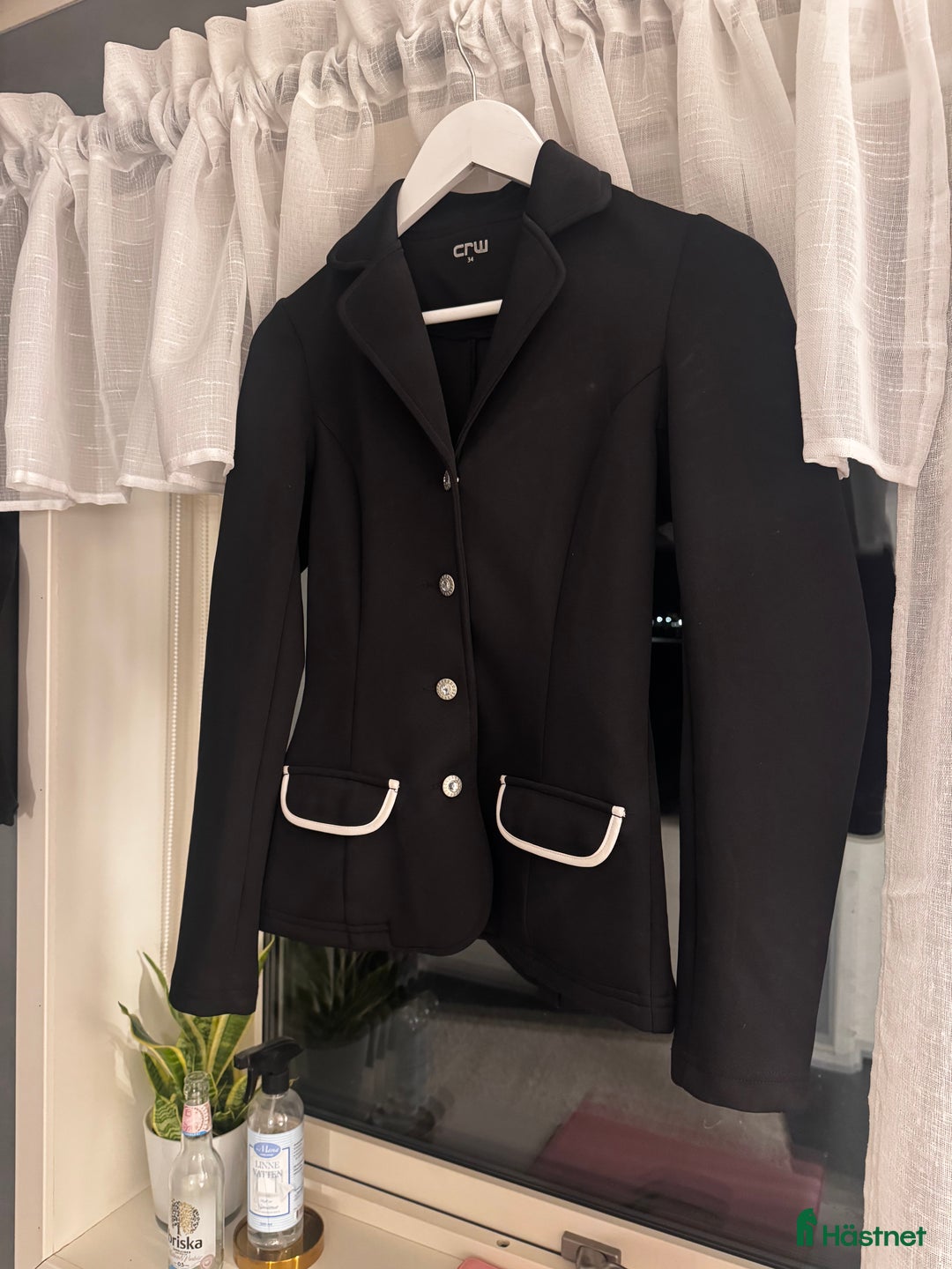 Jackor & Kavajer ryttarutrustning till salu: Fin kavaj från Crw💕 i Vinberg - Annons 1