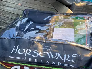 Täcken hästutrustning till salu: Nästan oanvänt Regntäcke i Värmdö - Annons 1