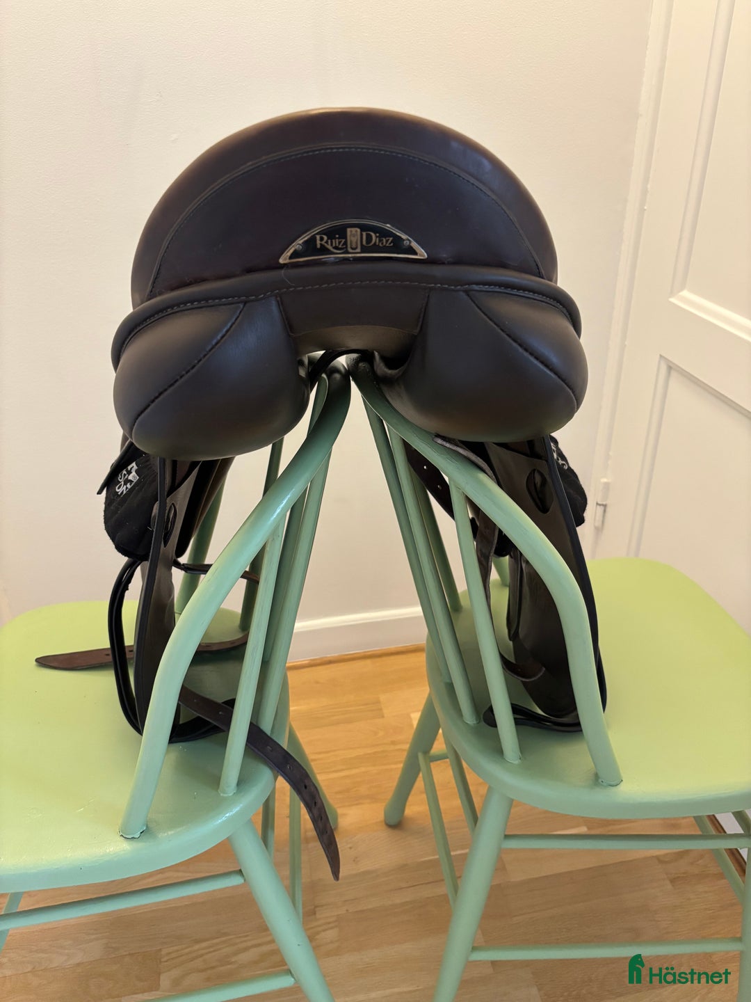 Sadlar hästutrustning till salu: Dressyrsadel Lippo Integro i Bromma - Annons 3