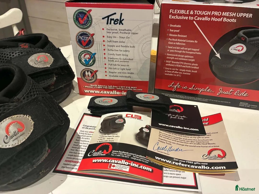 Övrig Hästutrustning hästutrustning till salu: 2 st Cavallo Trek slim hoof boots strl 1 svart - Annons 1
