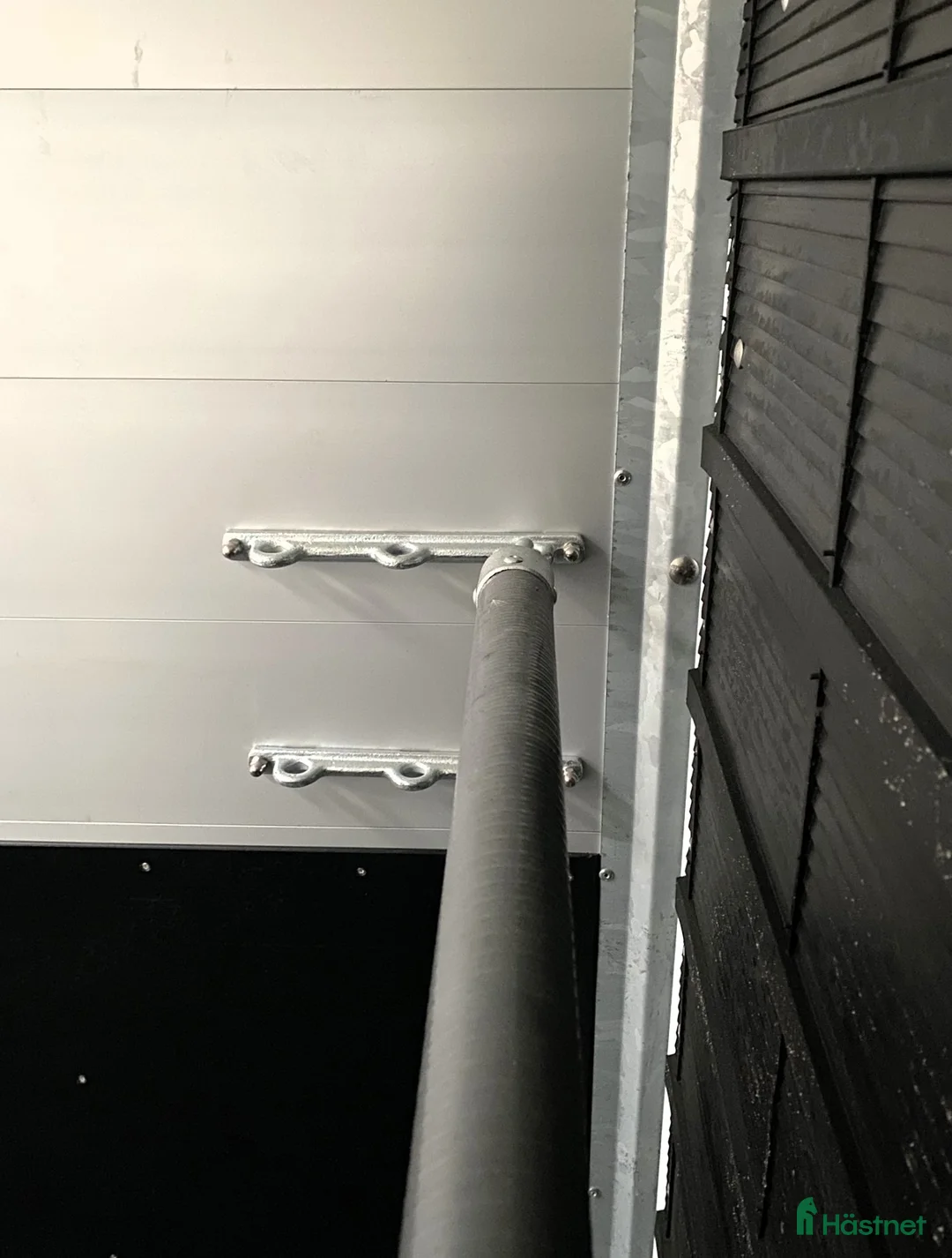 Hästtransporter  fordon & transport till salu: Henra 1,5-hästars med hög lastvikt i Kvicksund - Annons 3