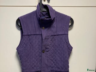 Jackor & Kavajer ryttarutrustning till salu: Lila väst från Kyra K i Järna - Annons 3