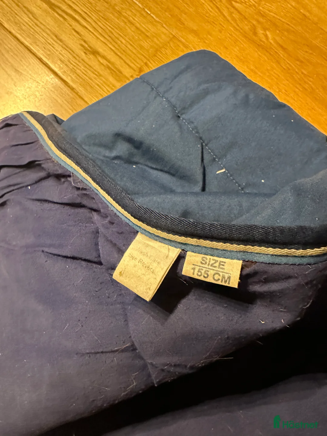 Täcken hästutrustning till salu: Stalltäcke showmaster marinblått i Perstorp - Annons 4