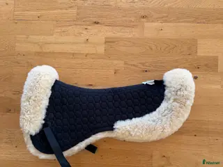 Schabrak & Vojlockar hästutrustning Mattes fårskinnspad - Annons 2