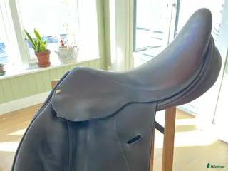 Sadlar hästutrustning Fin hoppsadel 17” - Annons 15