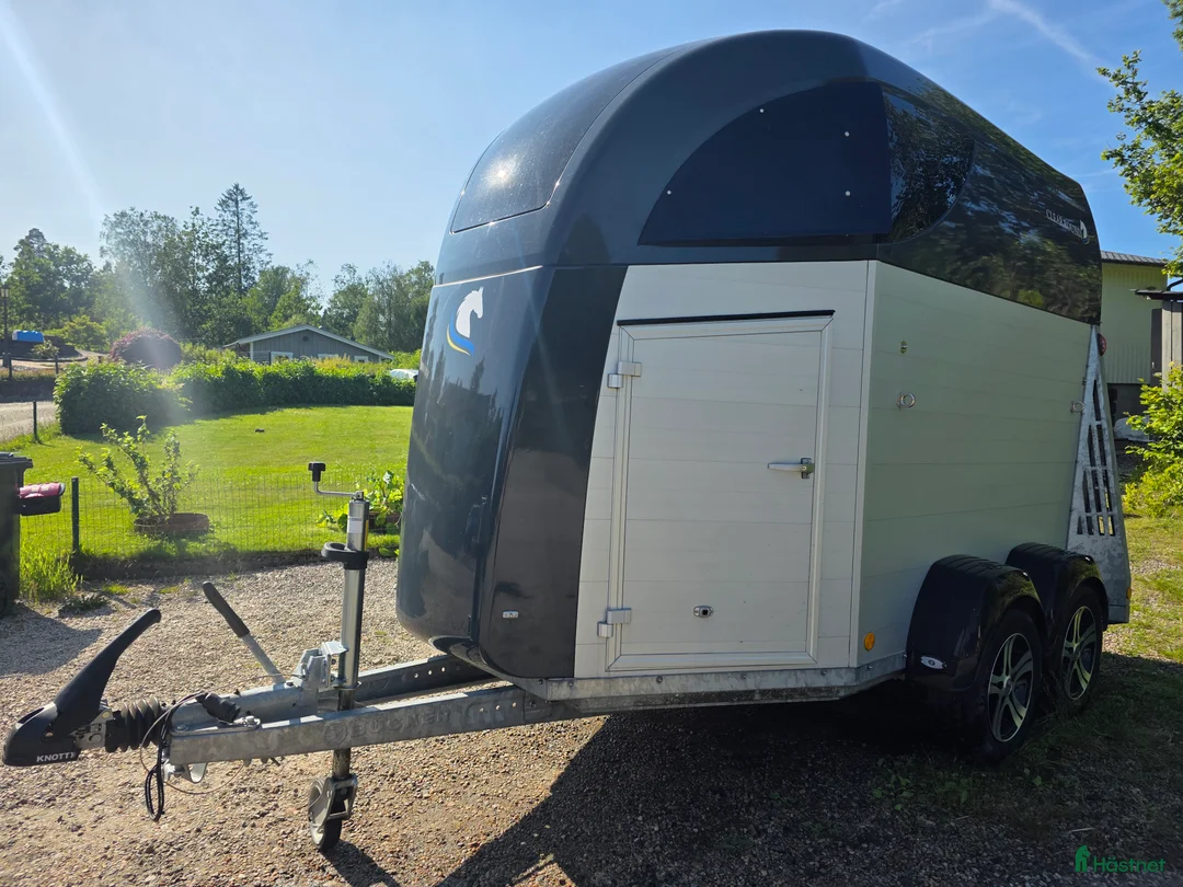 Hästtransporter  fordon & transport till salu: Clearround transport GRP L - Annons 1