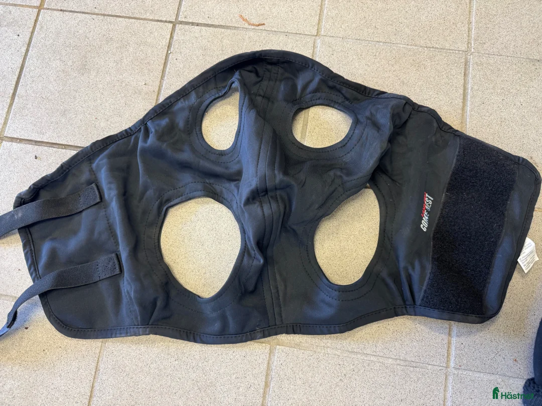 Schabrak & Vojlockar hästutrustning till salu: Stresshuva  - Annons 1