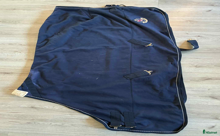 Täcken hästutrustning till salu: Stl 125 kraftigare svettäcke för höst och vinter  i Söderköping - Annons 17