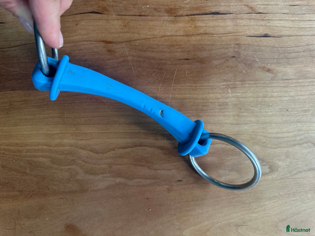 Bett hästutrustning till salu: Silikonbett från italienska Poponcini i Lidingö - Annons 2