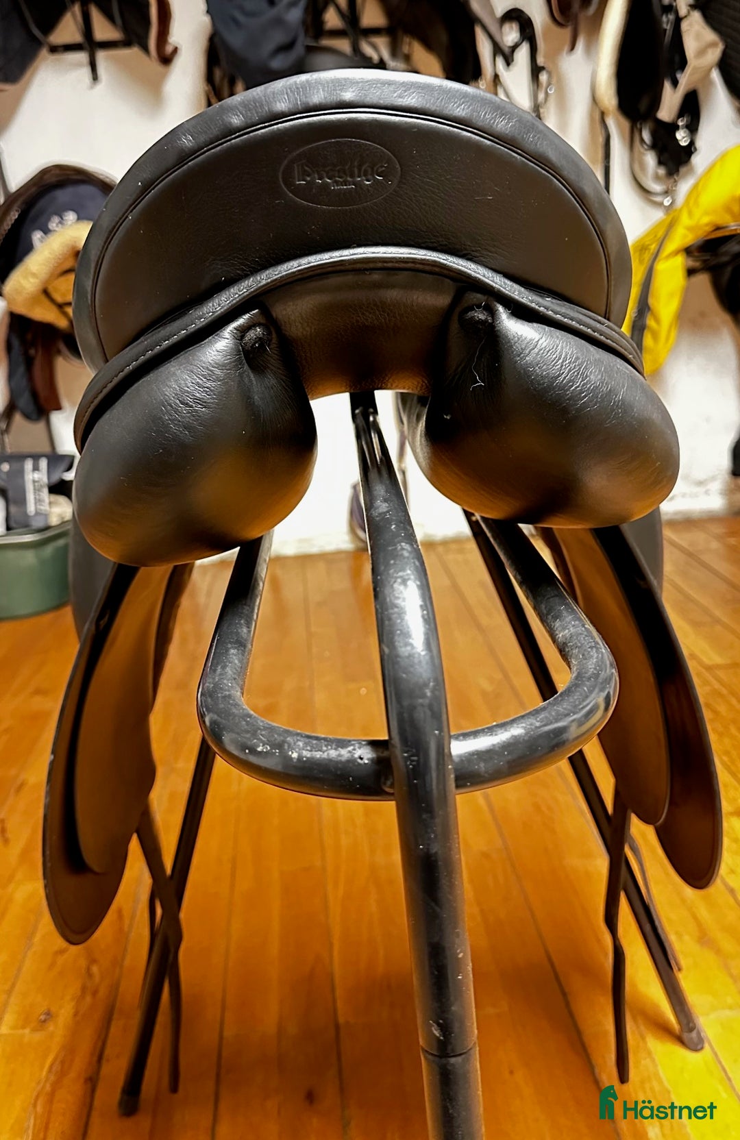 Sadlar hästutrustning till salu: Prestige Top Dressage 17'/34 M, svart. i Saxtorp - Annons 1