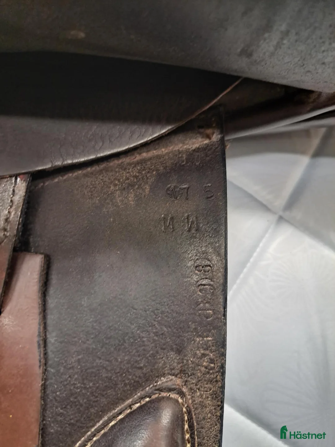 Sadlar hästutrustning till salu: Crown Grandee hoppsadel i Färnäs - Annons 3