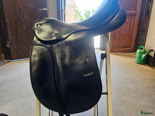 Sadlar hästutrustning till salu: Passier Corona Customized dressyrsadel – 17” i Hässleholm - Annons 5