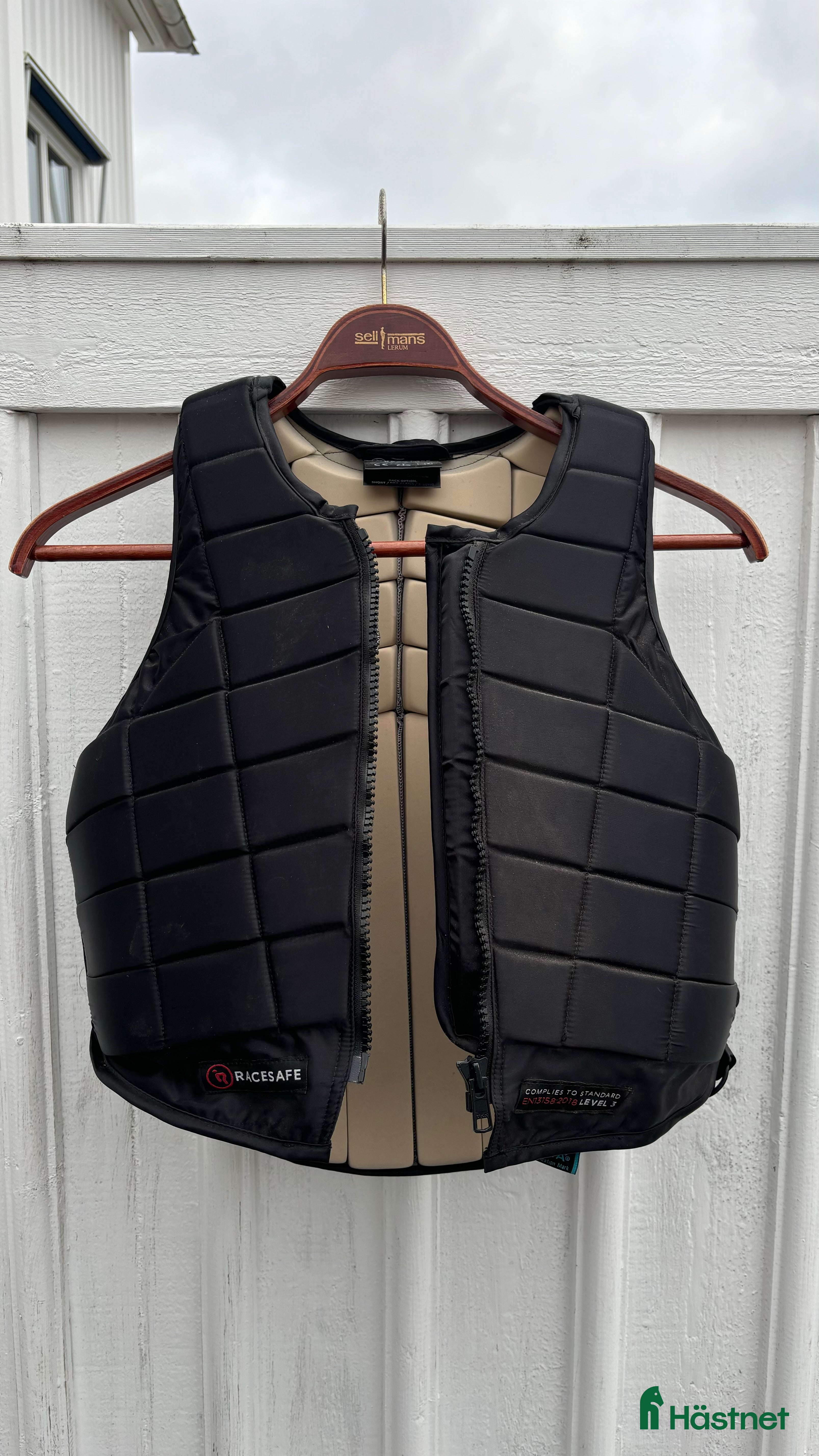 Säkerhetsvästar ryttarutrustning till salu: Racesafe 2010 XS med kort rygg i Marstrand - Annons 2