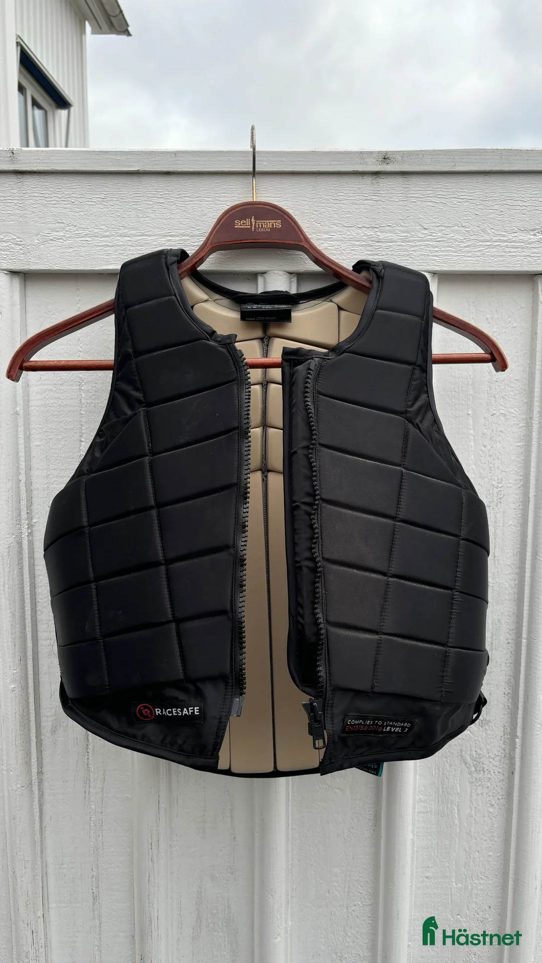 Säkerhetsvästar ryttarutrustning till salu: Racesafe 2010 XS med kort rygg i Marstrand - Annons 1