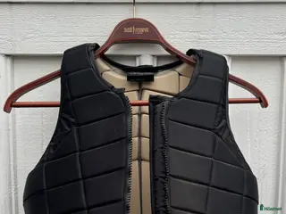 Säkerhetsvästar ryttarutrustning till salu: Racesafe 2010 XS med kort rygg i Marstrand - Annons 2