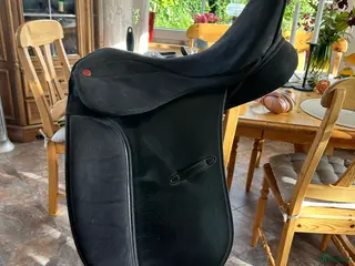 Sadlar hästutrustning Dressyrsadel Syntet i Lessebo - Annons 2