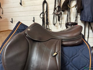 Sadlar hästutrustning till salu: Equipe Special One i Växjö - Annons 1