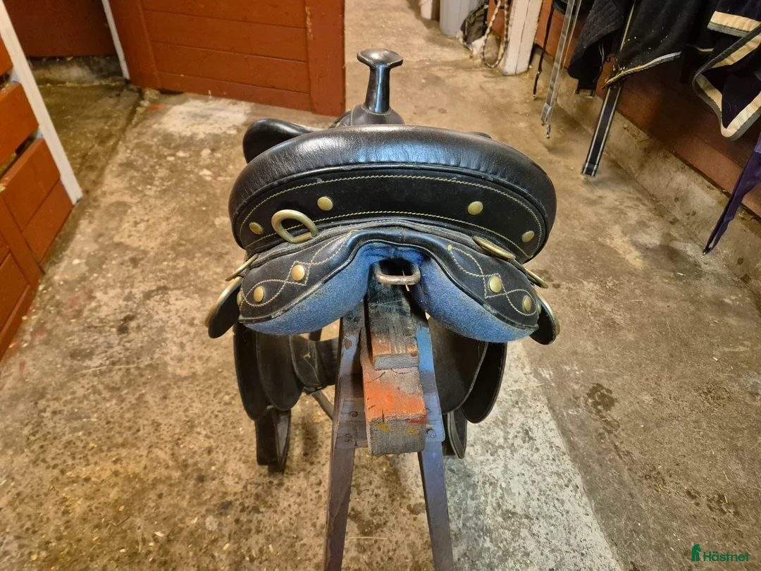 Sadlar hästutrustning till salu: Fin australiensisk stocksadle i Mjölby - Annons 2