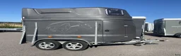 Hästtransporter  fordon & transport till salu: Välskött Christ- sadelkammare plastgolv LED-belysn - Annons 6
