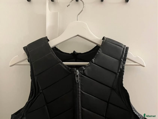 Säkerhetsvästar ryttarutrustning till salu i Täby - Annons 1