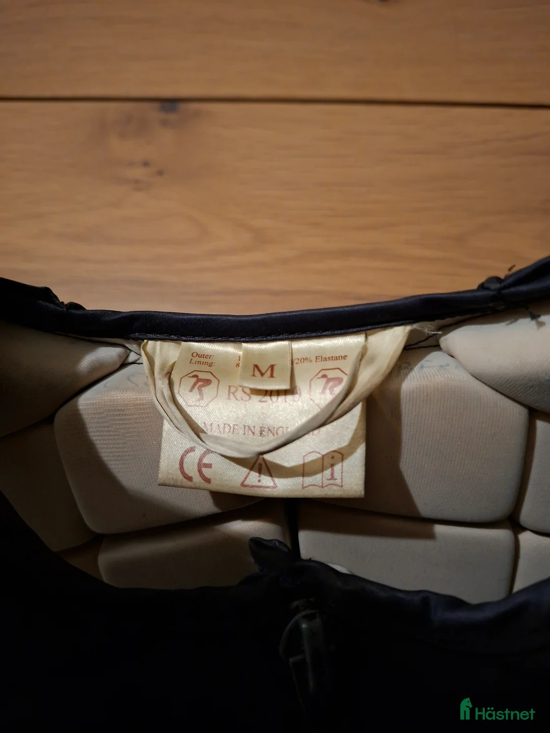 Säkerhetsvästar ryttarutrustning till salu: Racesafe ridväst i Örebro - Annons 2