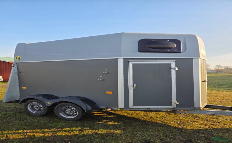 Hästtransporter  fordon & transport till salu: Humbaur spirit, nytt golv, nybesiktad, (b-kort) i Kalmar - Annons 4