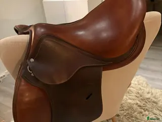 Sadlar hästutrustning till salu: Brun 17 antares altair - Annons 1