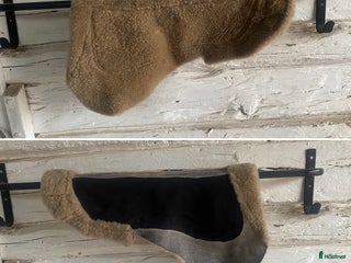 Schabrak & Vojlockar hästutrustning till salu: Sadelpad i lammskinn i Uppsala - Annons 6