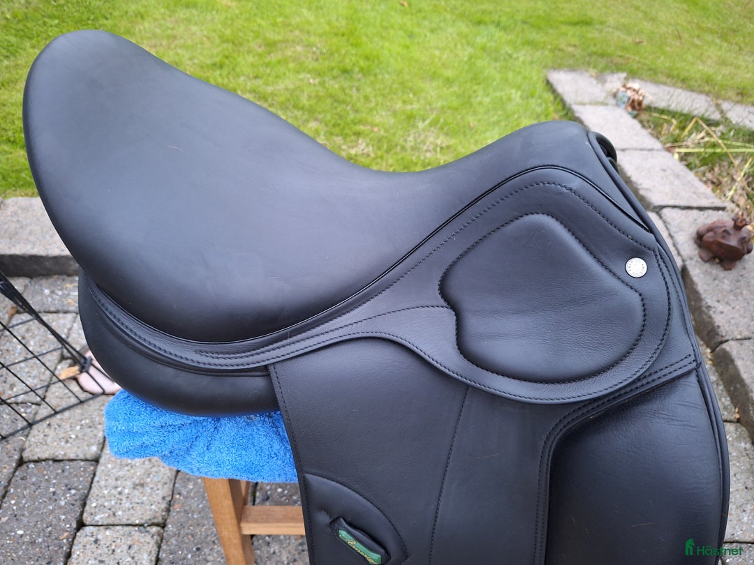 Sadlar hästutrustning till salu: Amerigo Pasubio Pinerolo (Kalvskinn) 17” i Torslanda - Annons 8