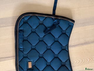 Schabrak & Vojlockar hästutrustning till salu: Flera Equestrian Stockholm dressyrschabrak/sett i Sävedalen - Annons 6