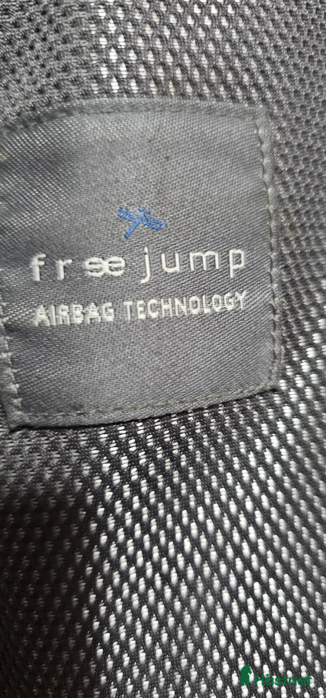 Säkerhetsvästar ryttarutrustning till salu: Freejump airbagväst – storlek M – inkl. patron i Huddinge - Annons 2