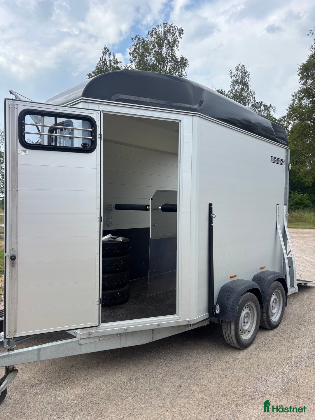 Hästtransporter  fordon & transport till salu: Rymlig och säker hästtransport i toppskick  i Västerås - Bild 6