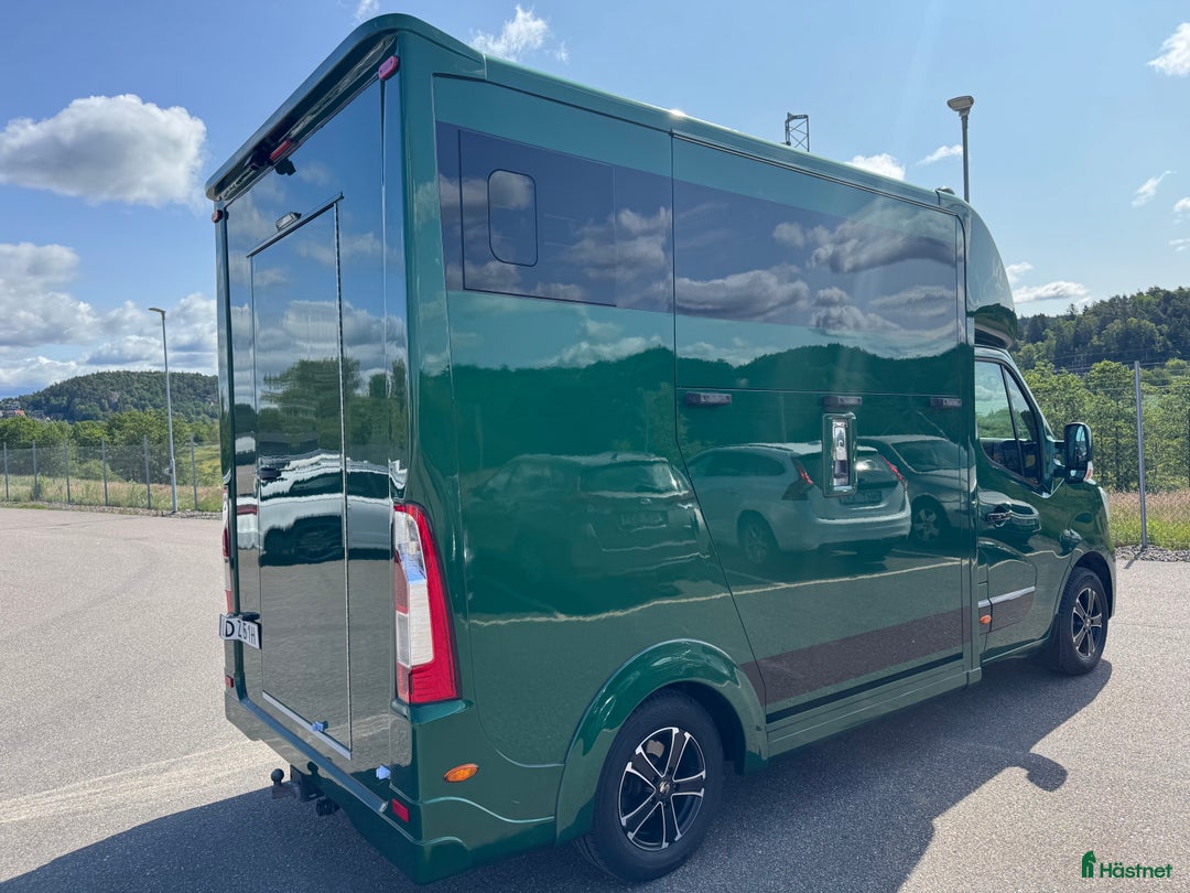Hästlastbilar  fordon & transport till salu: Nybyggd Hästbuss Renault Master i Partille - Bild 2
