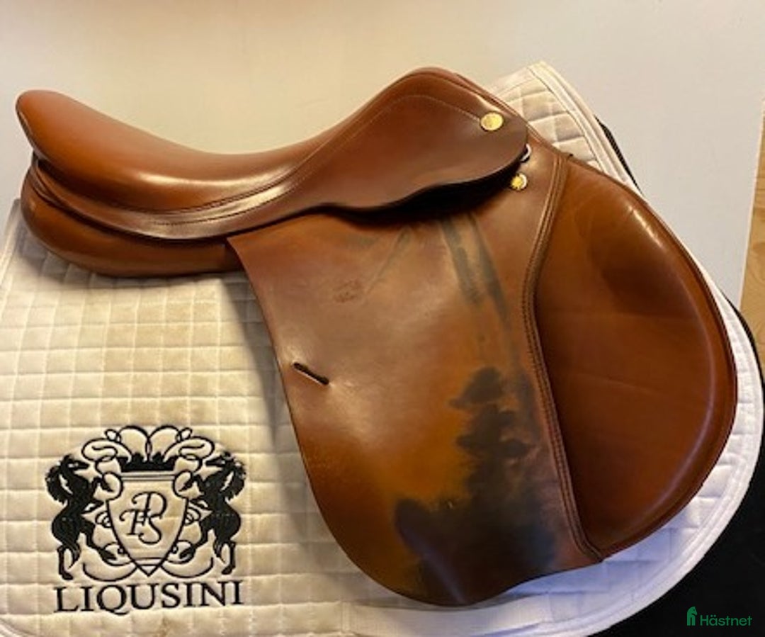 Sadlar hästutrustning till salu: Hoppsadel prestige Golden Star i Uppsala - Annons 1