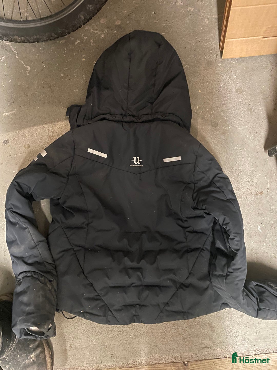 Jackor & Kavajer ryttarutrustning till salu: Uhip jacka i Skattkärr - Annons 2