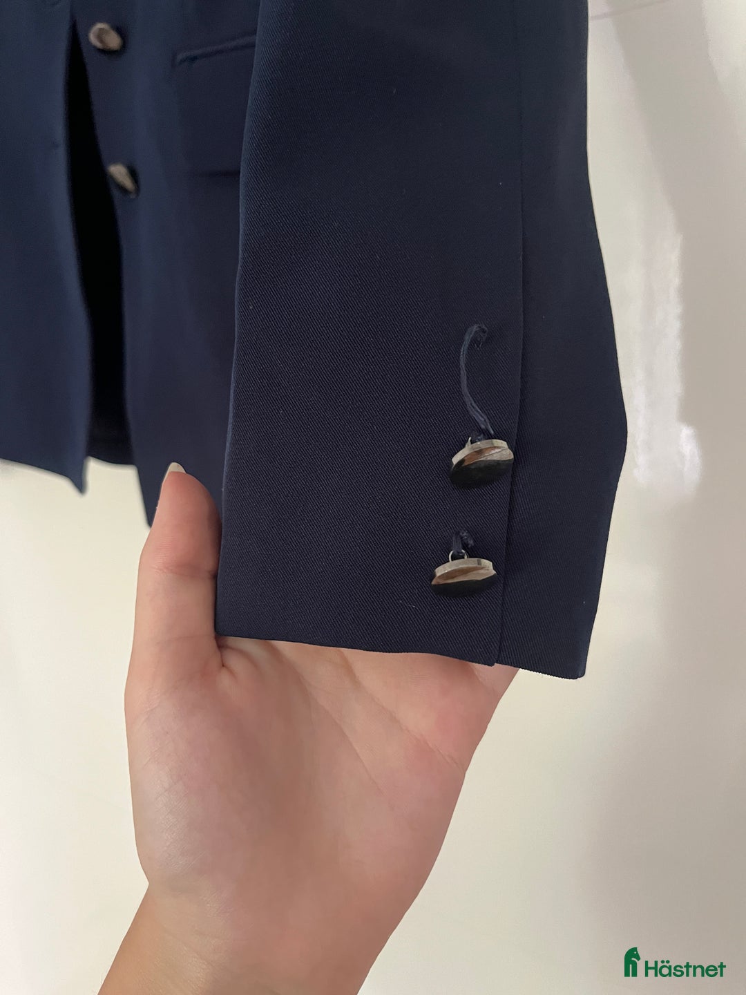 Jackor & Kavajer ryttarutrustning till salu: Mörkblå kavaj i Visby - Annons 2