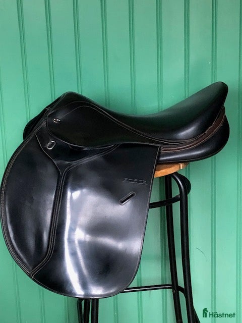 Sadlar hästutrustning till salu: Lippo Smart flatbackssadel i Falun - Annons 4