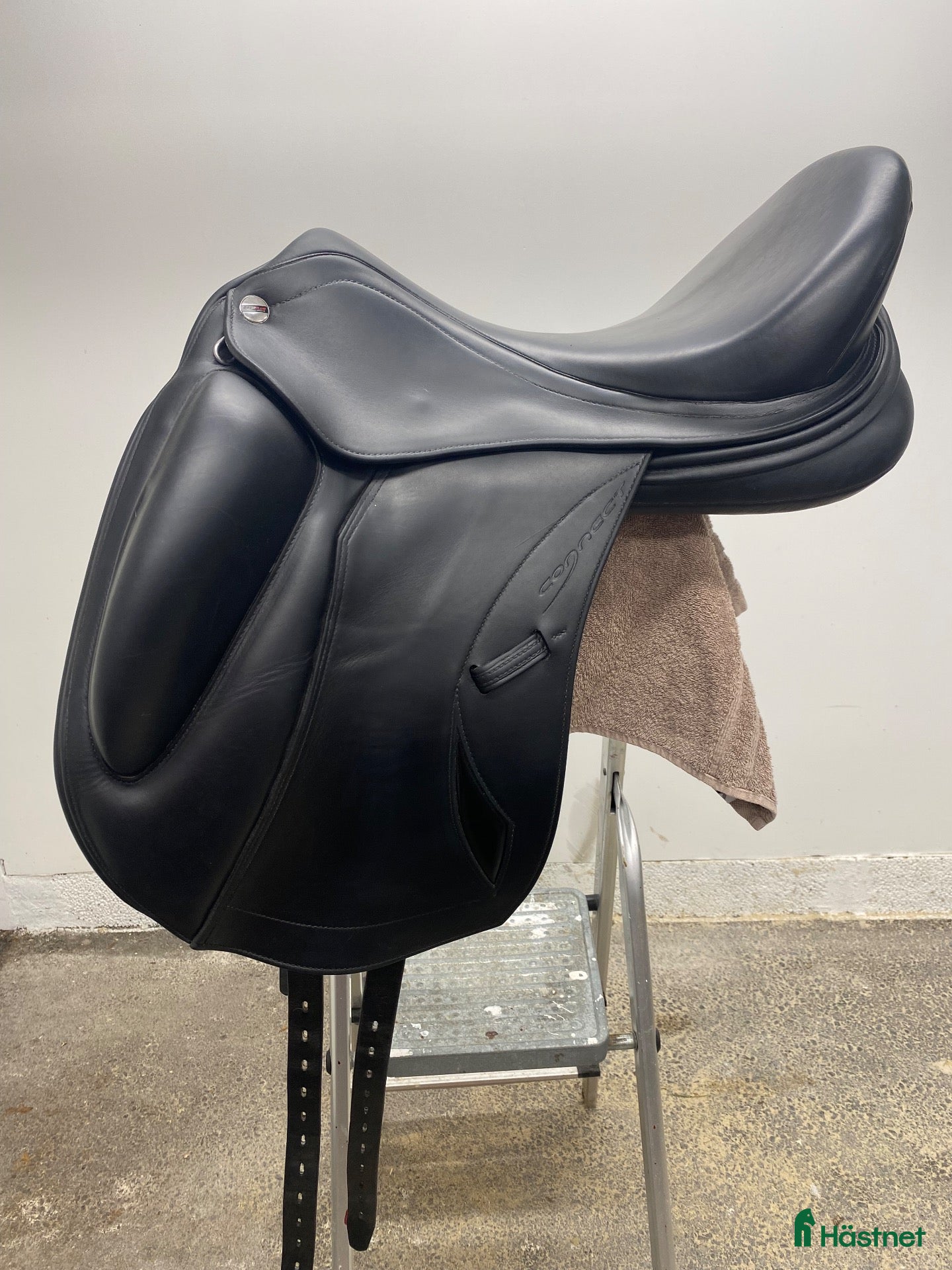 Sadlar hästutrustning till salu: Dressyrsadel Erreplus Connect Mono DD 18”/32  - Annons 15