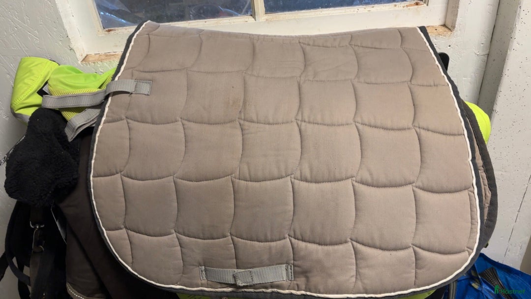 Schabrak & Vojlockar hästutrustning till salu: Snyggt schabrak för endast 50kr  i Lillkyrka - Annons 1