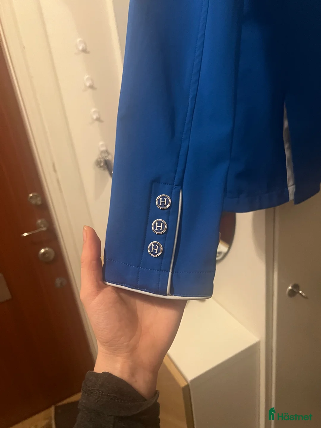 Jackor & Kavajer ryttarutrustning till salu: Snygg blå harcour tävlingskavaj i Johanneshov - Annons 3