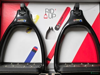 Stigbyglar hästutrustning till salu: Självutlösande säkerhetsstigbygel i Lekeryd - Annons 20