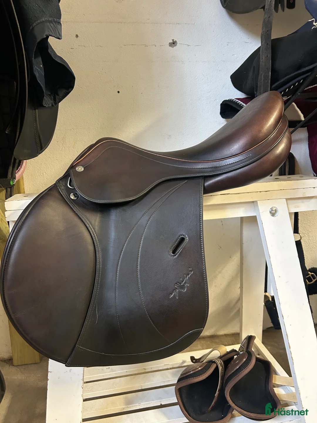 Sadlar hästutrustning till salu: Equipe expression hoppsadel - Annons 1