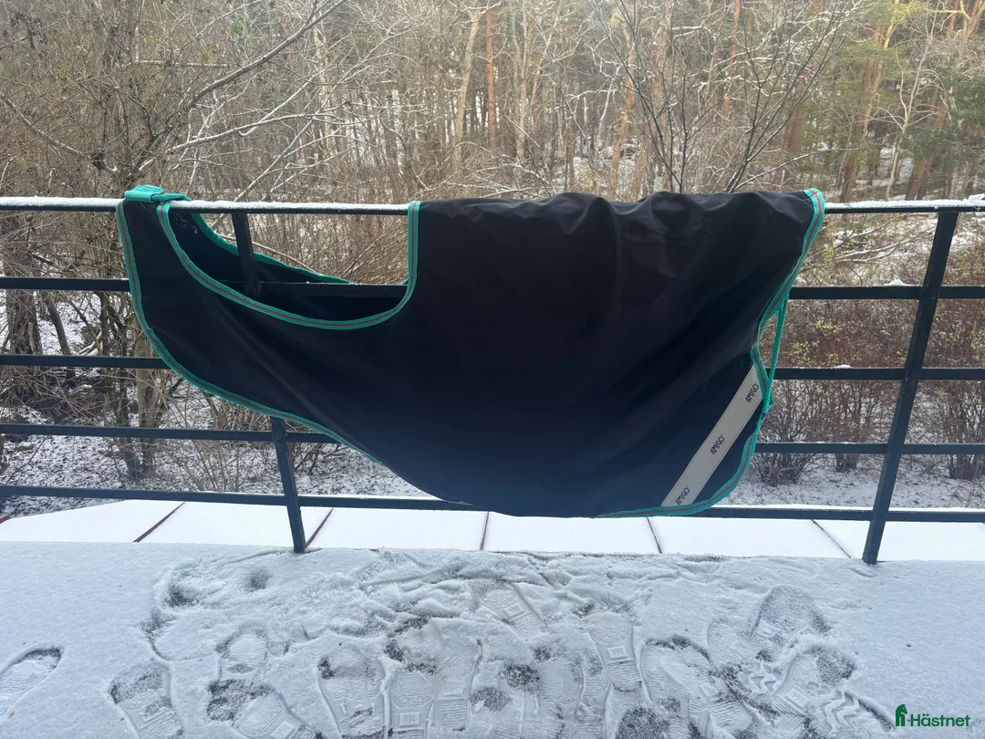 Täcken hästutrustning till salu: Horseware ländtäcke  i Bromma - Annons 1