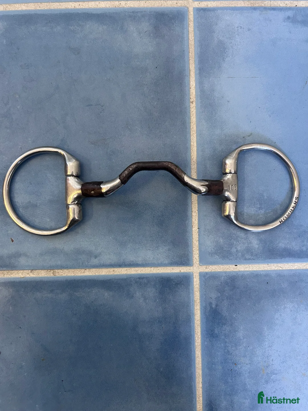 Bett hästutrustning till salu: Bombers Eggbutt Happy Tongue - Annons 1