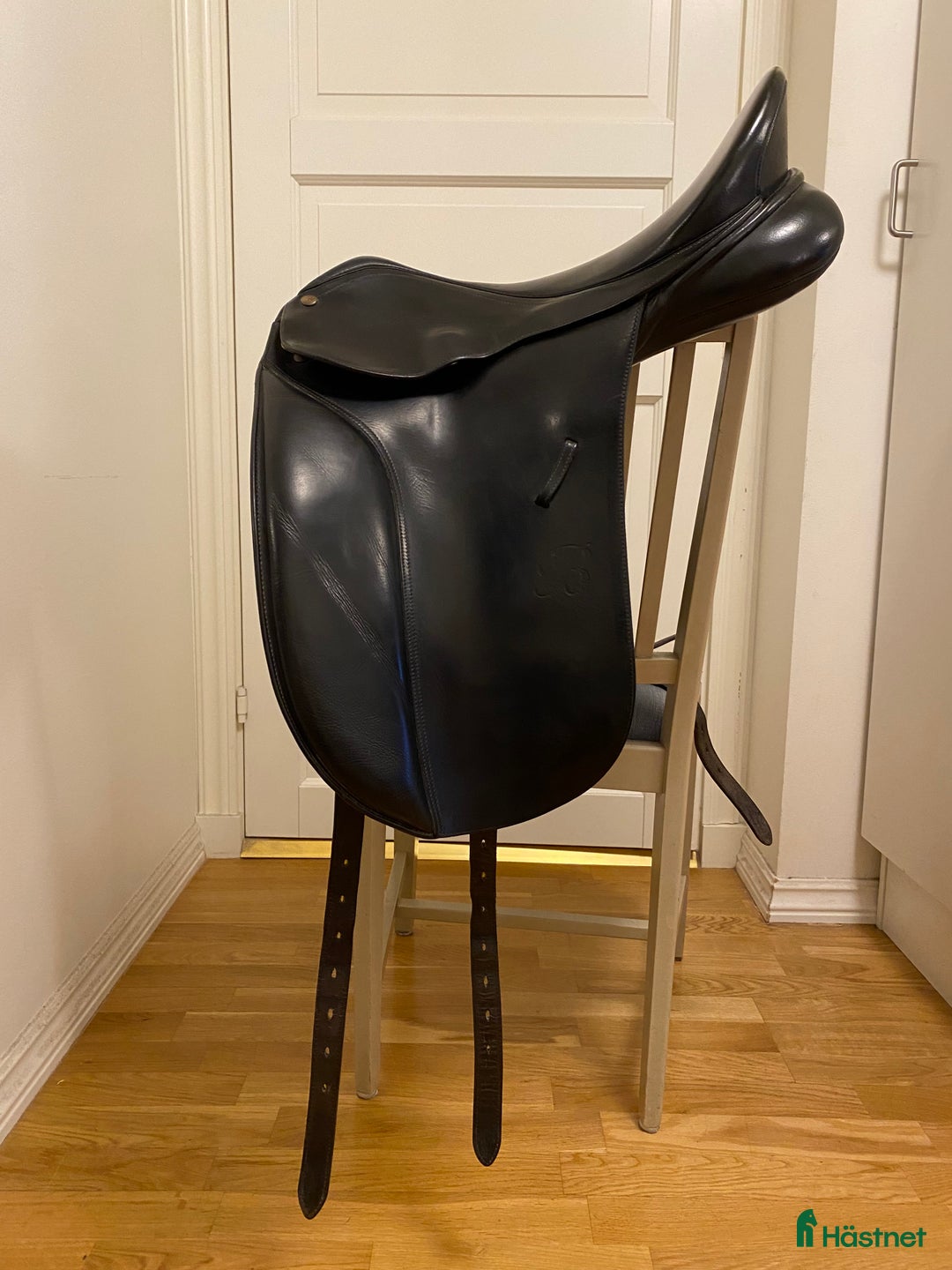 Sadlar hästutrustning till salu: Bates Caprilli dressyr i Saltsjö-Boo - Annons 1