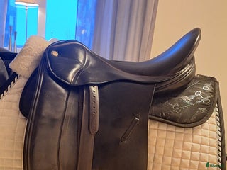 Sadlar hästutrustning till salu: Piab Elegant Classic sadel 17/vid i Norrköping - Annons 1